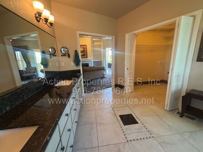 Building Photo - 4726 Abbey Hill