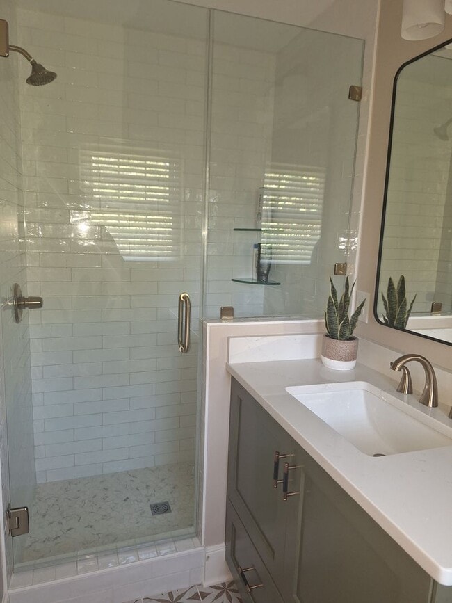 Building Photo - Magnificent Four Bedroom Home - Minutes Aw...