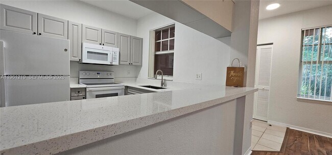 Building Photo - 6816 W Sample Rd