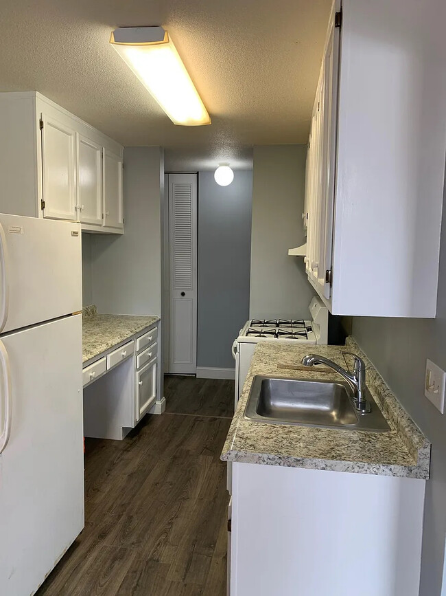 Building Photo - 52L Shrewsbury Green Dr