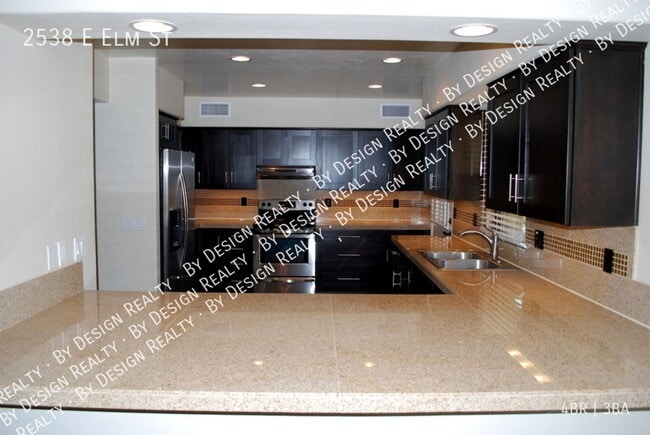 Building Photo - Blenman Elm 4 Bed 3 Bath Custom Home