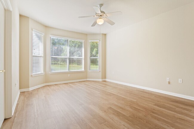 Building Photo - 118 Larkspur Ln