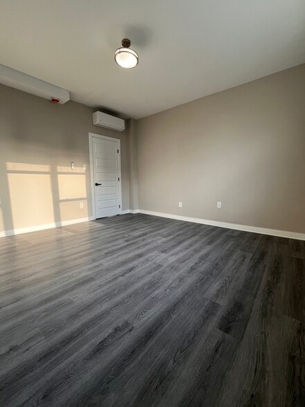 Building Photo - 101 S Victoria Ave