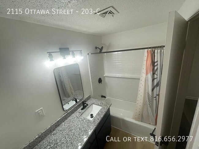 Building Photo - 2115 Ottawa St