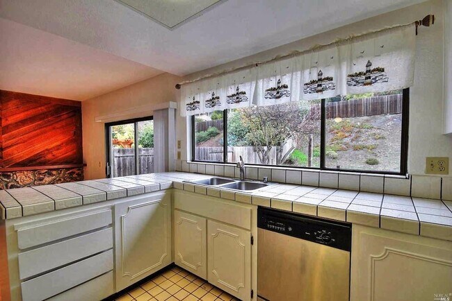 Building Photo - 221 San Marin Dr