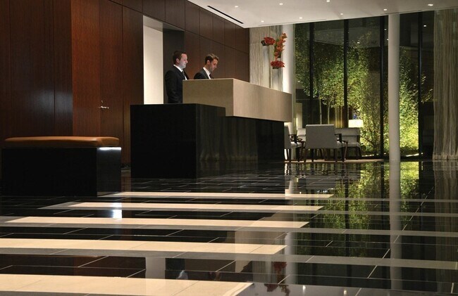 Building Photo - 580 Washington St