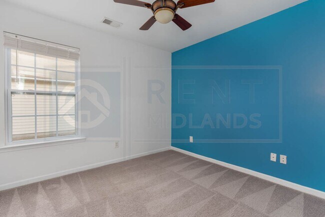 Building Photo - Available Now: Updated 3 Bedroom with Garage!