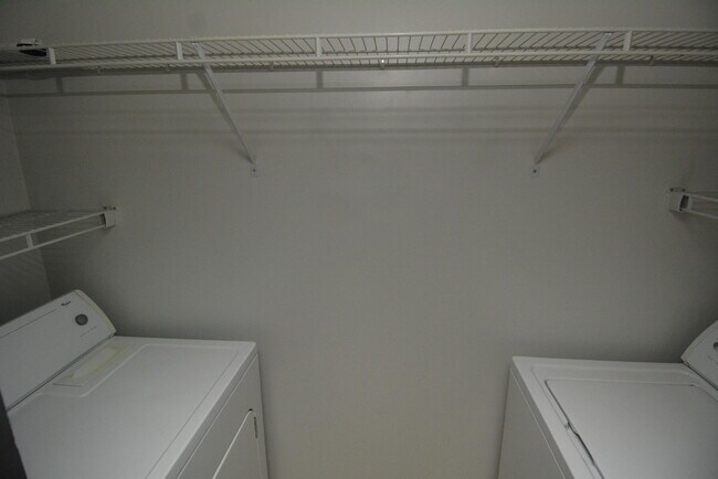 Building Photo - 1385 Crystal Way
