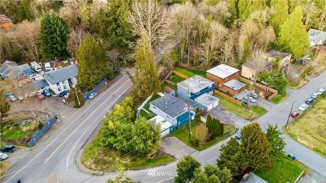 Building Photo - Lake Forest Park Duplex 2 bed/1.5 Bath