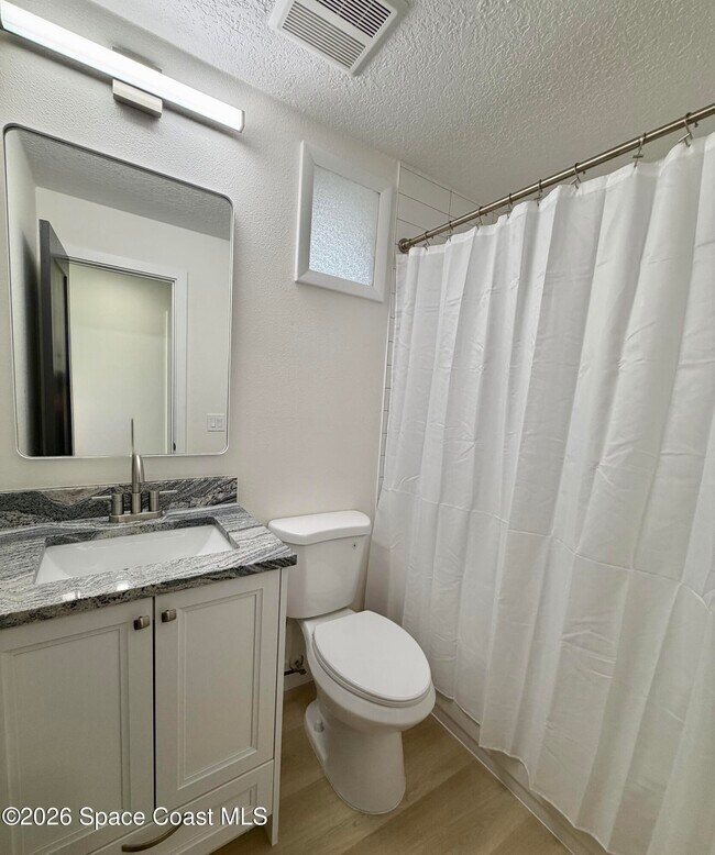 Building Photo - 557 Chantilly Dr