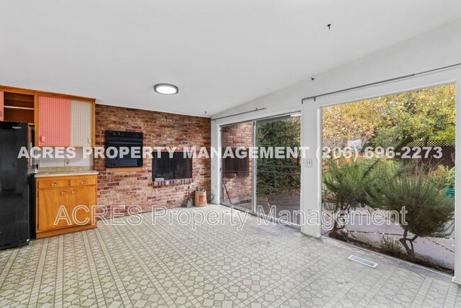 Building Photo - 7617 S Lakeridge Dr