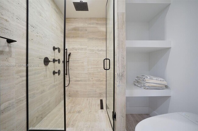 Building Photo - 3343 NE 166th St