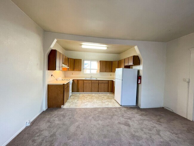 Building Photo - 1324 Summer St