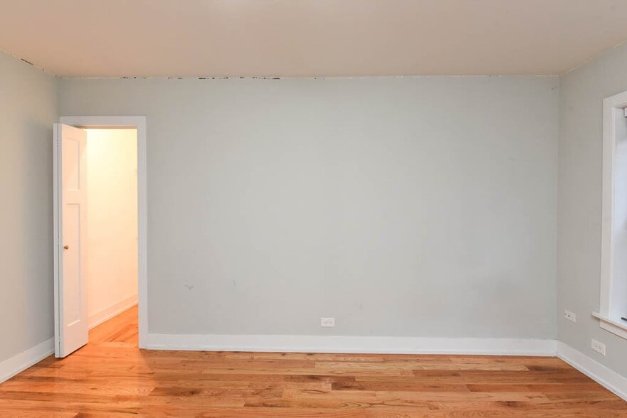 Building Photo - 556 W Arlington Pl