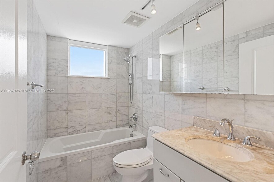 Building Photo - 1250 S Miami Ave