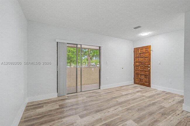 Building Photo - 6206 SW 136th Ct