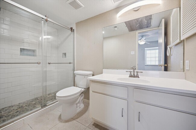 Building Photo - 5807 Beverly Hill St