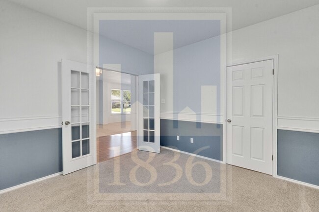 Building Photo - 1204 Thackeray Ln