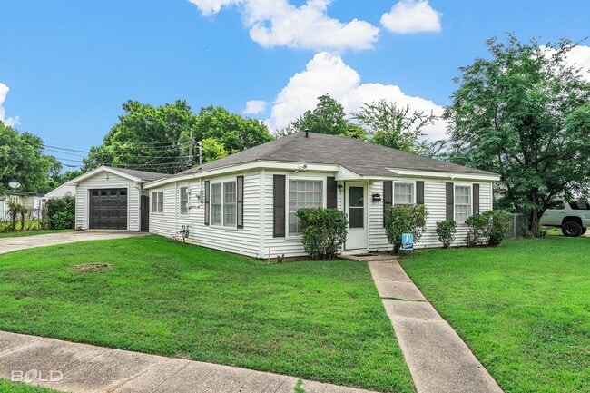 Building Photo - Home For Rent!