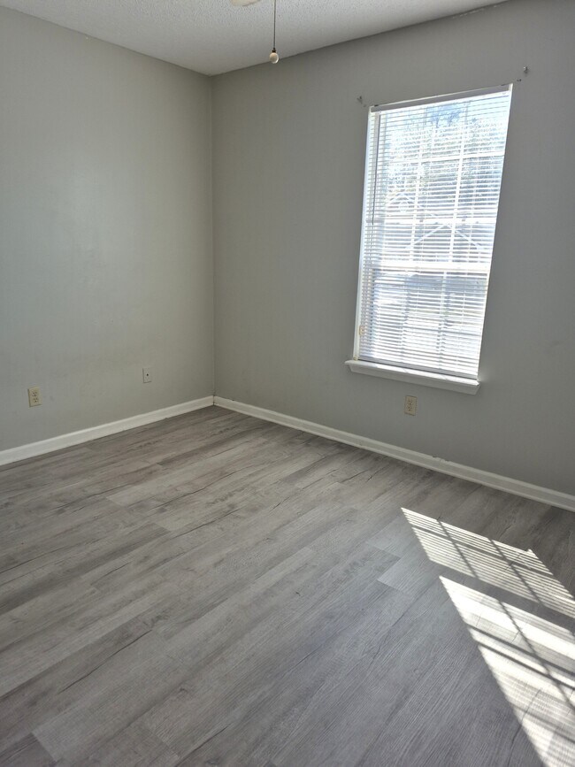 Building Photo - 1790 Wayland Park Dr