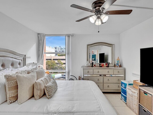 Building Photo - 210 172nd St