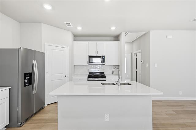 Building Photo - 610 Clover Crk Dr