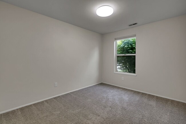 Building Photo - 3 Bedroom East Hill Home - $3,000/month