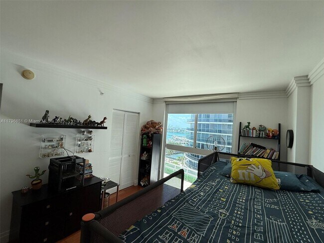 Building Photo - 1800 N Bayshore Dr