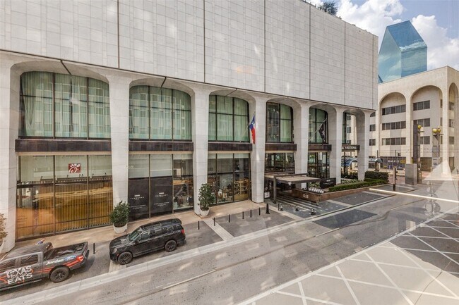 Building Photo - 1505 Elm St