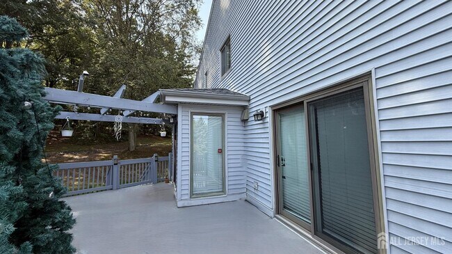Building Photo - 5 Viburnum Ct