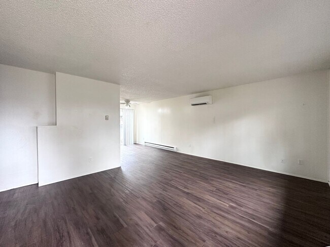 Building Photo - LOVELY & AFFORDABLE! Duplex community in the heart of Sandy, OR!