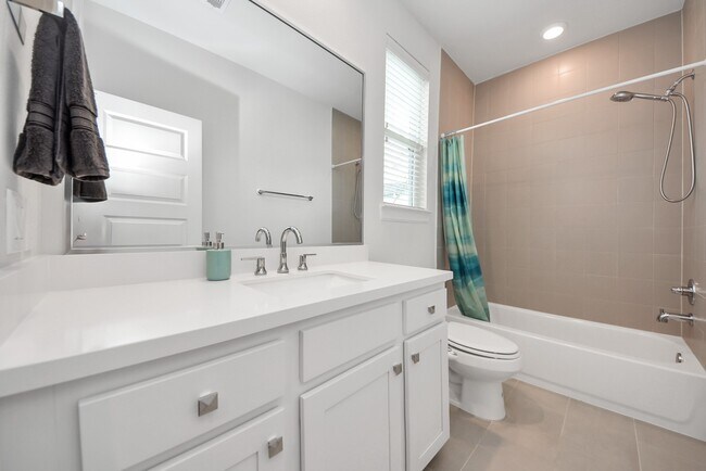 Building Photo - 506 W Donovan St