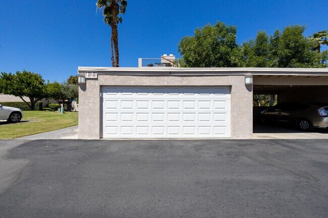 Building Photo - 303 Forest Hills Dr