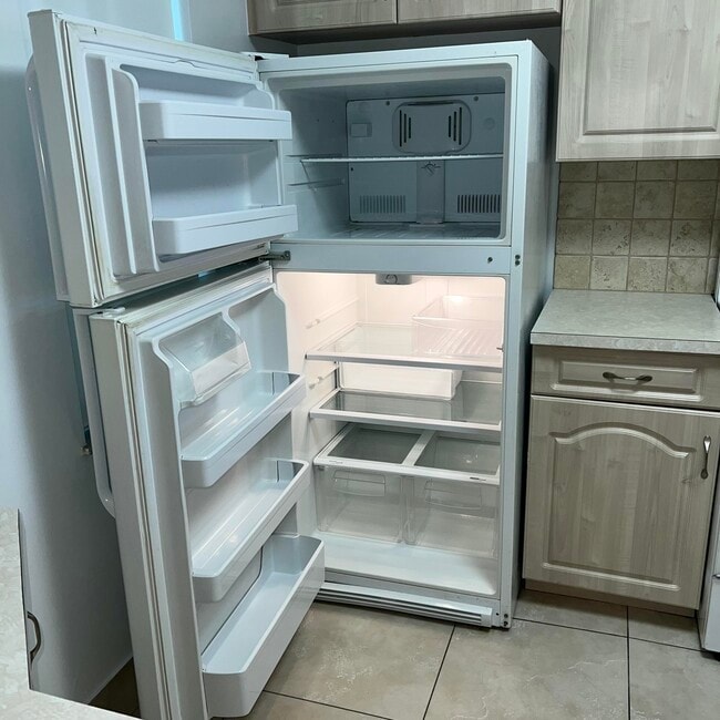 Building Photo - 2302 Sunrise Blvd