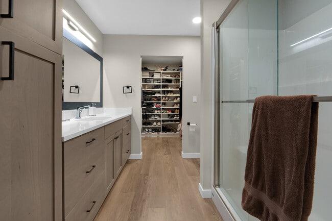 Building Photo - 1350-1313 13th Ave