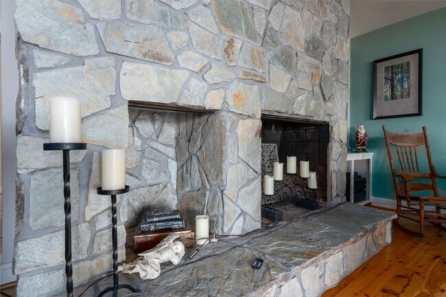 Building Photo - Waterfront Property