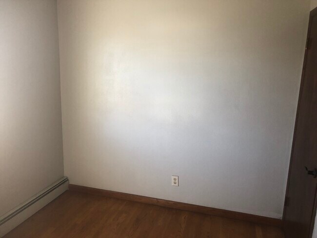 Building Photo - 213 Frey Ave