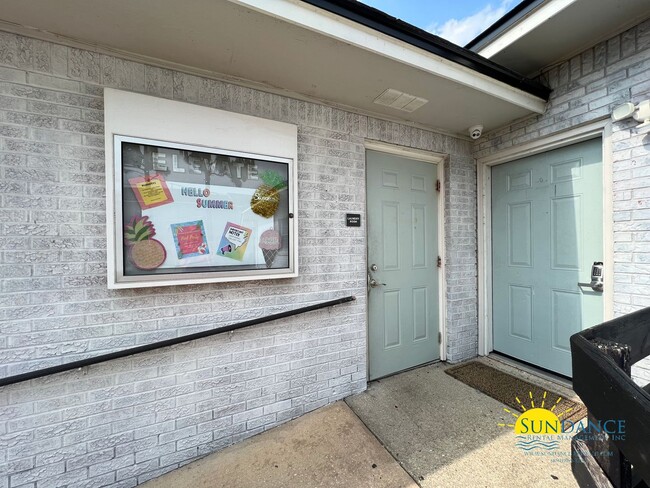 Building Photo - Renovated 3 bedroom in Fair Oaks Village o...