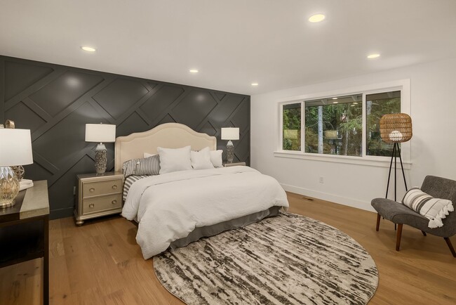 Building Photo - 4Bd/2.5Ba Bellevue House