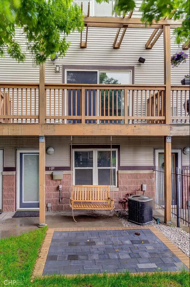 Building Photo - 1540 N Greenview Ave