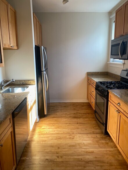 Building Photo - 3654 N Janssen Ave