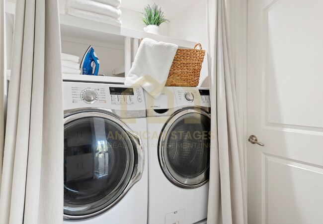 Building Photo - 1476 Crestline Dr