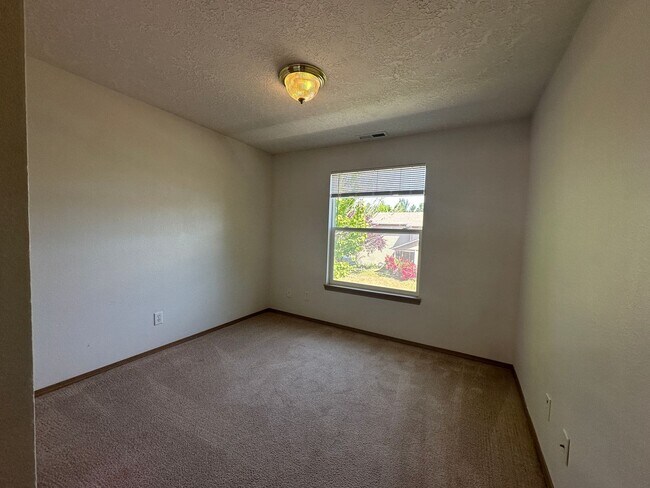 Building Photo - Fresh interior and exterior new painting