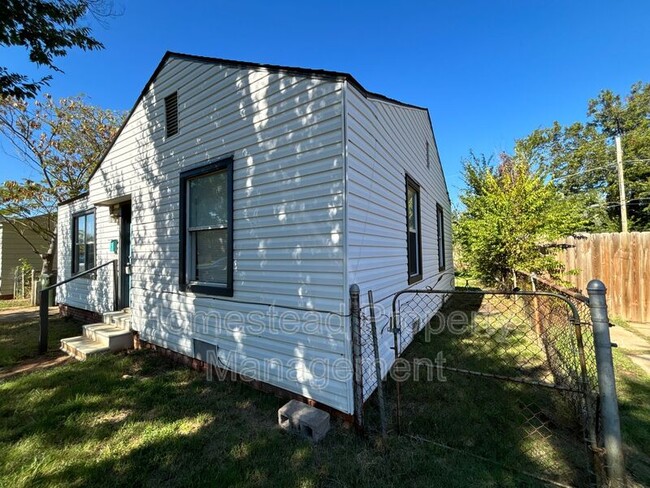 Building Photo - 305 E Jacobs Dr