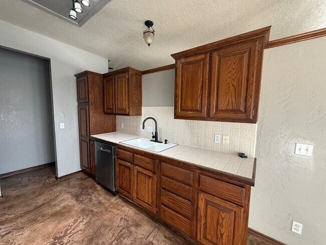 Building Photo - 18509 Chestnut Oak Dr