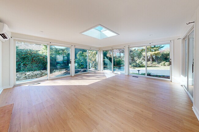 Building Photo - 88 5 Mile River Rd