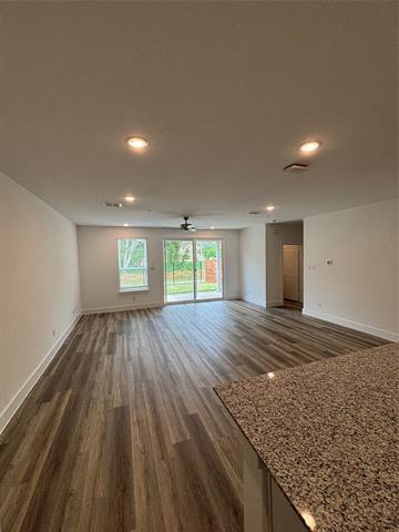 Building Photo - 1529 Creekside Dr