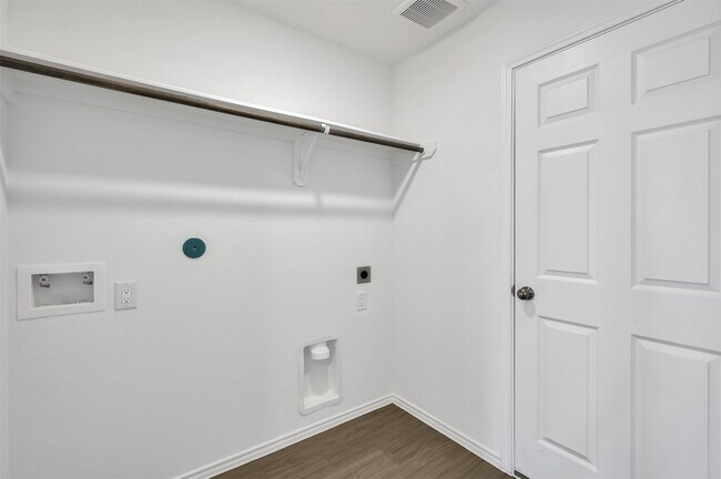 Building Photo - 3647 Solanum Dr