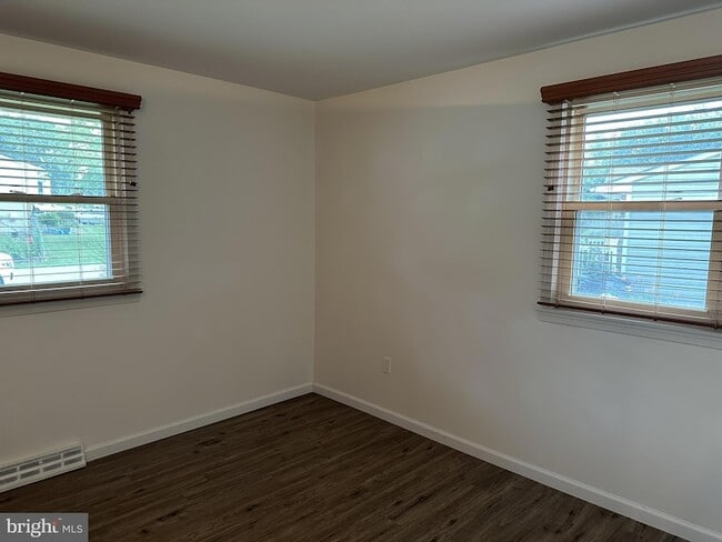 Building Photo - 1447 Knight Ave