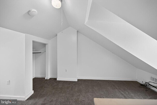 Building Photo - 1234 Mulberry St